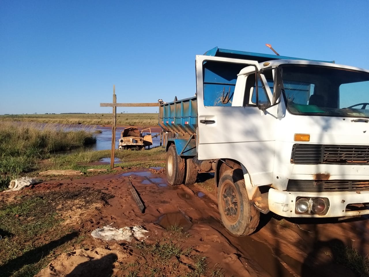 Polícia Ambiental fecha e autua mineradora em Paranhos Foto: PMMS