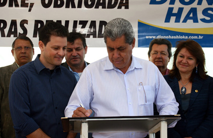 Governador entrega obra, assina contrato da Sanesul e lança usina em Ivinhema Governador entrega obra, assina contrato da Sanesul e lança usina em Ivinhema