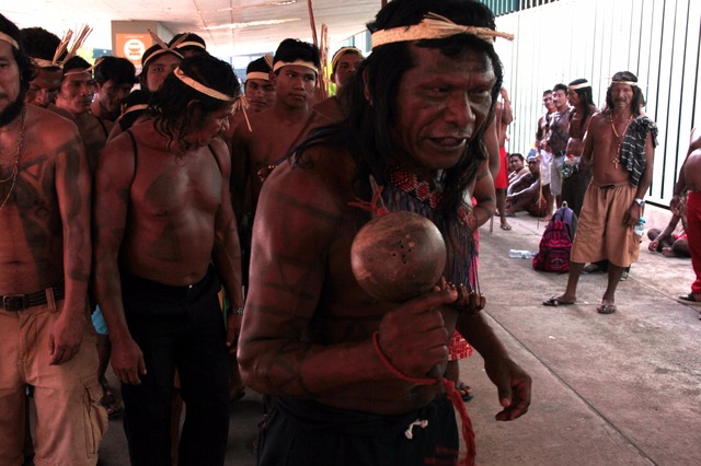 Grupo de índios é impedido de entrar na Câmara para participar de audiência Foto: Divulgação