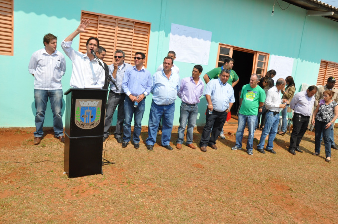 Prefeitura de Amambai inaugura sistema de abastecimento de água na vila Santo Antônio Lanzarini anuncia sistema de abastecimento que levará água de graça para moradores das vilas Santo Antônio e Nossa Senhora Aparecida.