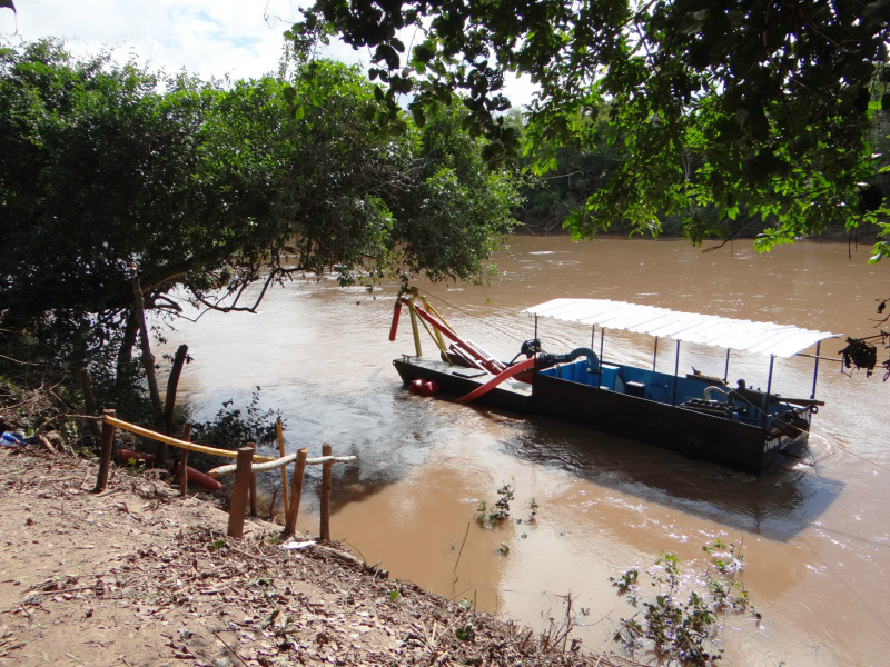 PMA autua e fecha mineradora que extraía areia ilegalmente do Rio Aquidauana