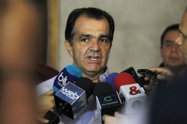 Candidato à Presidência da Colômbia, Ivan Zuluaga, durante evento de campanha, em Cali (reuters tickers)