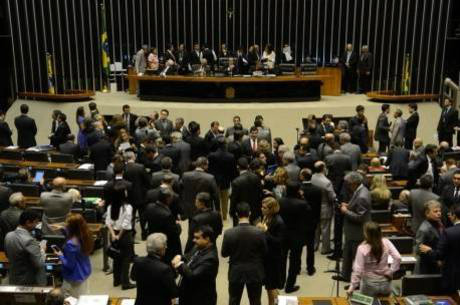 Reconhecimento de diploma emitido no exterior será debatido na Câmara