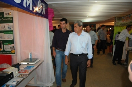 Pavilhão da Acia na Expobai atrai comerciantes Governador André Puccinelli durante visita ao Pavilhão Comercial da ACIA na Expobai 2010. (foto: Moreira Produções)
