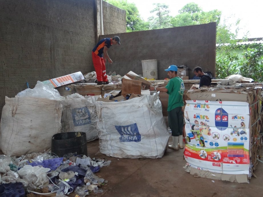 Amambai produz cerca de 17 toneladas de lixo por dia / Foto: Moreira Produções