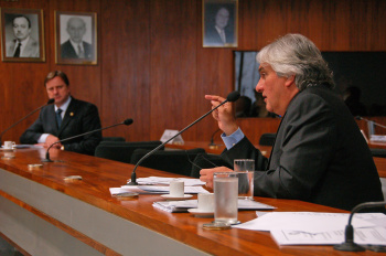 Na Comissão de Infraestrutura, Delcídio relatou emendas  com projetos de desenvolvimento para MS.