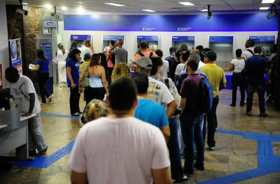 Agências da Caixa abrem duas horas mais cedo até quarta-feira (12) Saques vão beneficiar 7,7 milhões de brasileiros nascidos em março, abril e maioFoto: Divulgação