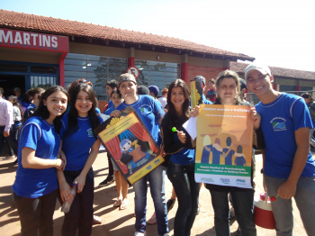 Alunos da escola Vespasiano Martins durante projeto de combate ao bullying em 2011.