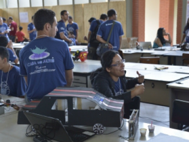 Os estudantes dizem que o mercado de trabalho para os formandos da escola técnica está aquecido