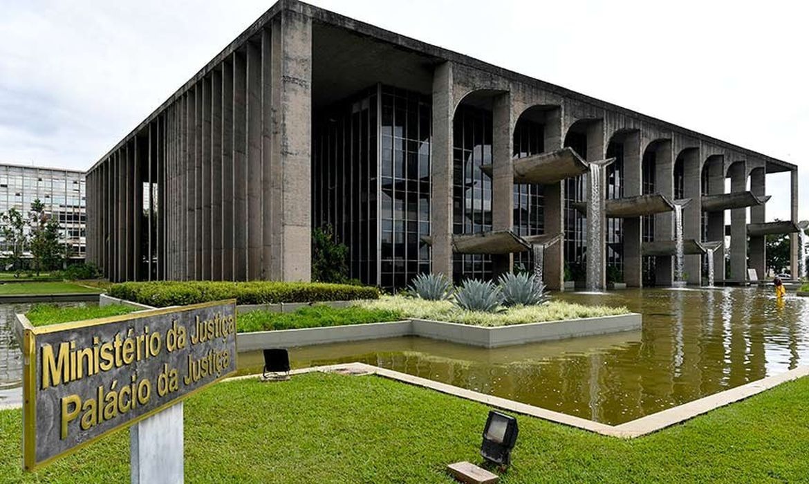 Ministério da Justiça leiloará bens apreendidos de traficantes Foto: Agência Brasil
