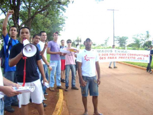 Estudantes protestam por eleições diretas em Dourados