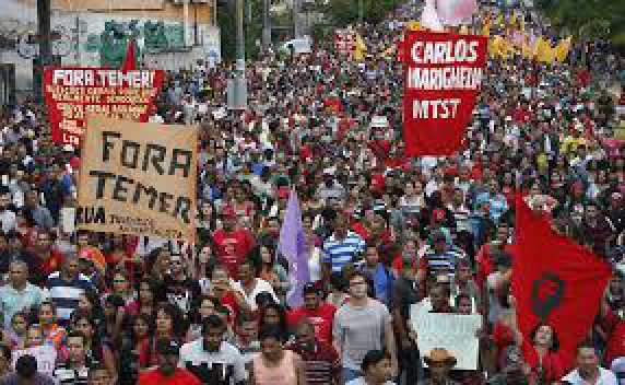 PMs arremessam bombas e gás lacrimogêneo ao final de protesto em São Paulo Foto: Divulgação