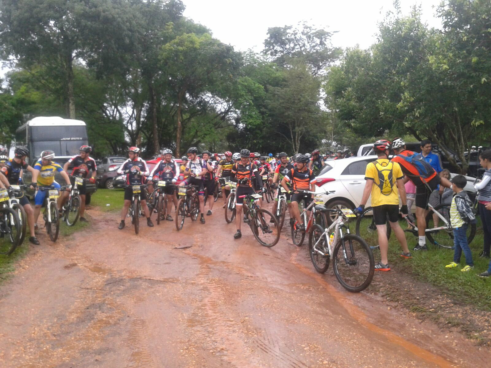 Ciclistas de Amambai participam do 1º Encontro de Mountain Bike em Fátima do Sul O evento, que foi uma pedalada, reuniu praticantes do ciclismo de várias regiões de Mato Grosso do Sul / Foto: Arquivo Associação