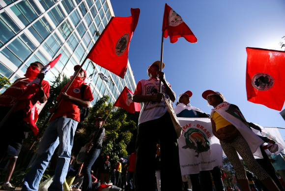Manifestantes ocupam o Ministério do Planejamento e pedem eleições diretas Brasília - Representantes de movimentos sociais ocupam o prédio do Ministério do PlanejamentoMarcelo Camargo/Agência Brasil