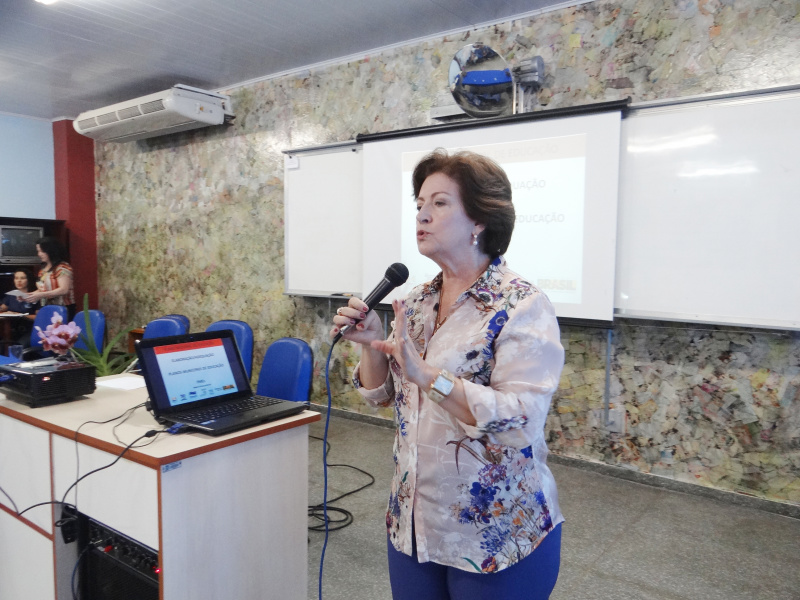 Maria José Telles, a palestrante  / Foto: Moreira Produções