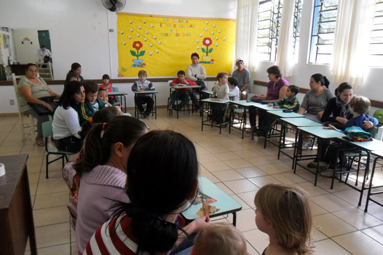 Punição a pais por faltas a reuniões escolares pode ser agravada