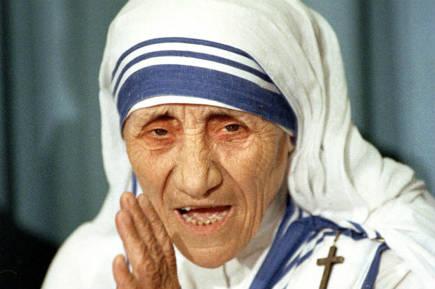 Dia Internacional da Caridade é "chamado à solidariedade e compaixão" Madre Teresa de Calcutá na sede da ONU em Nova York em 1988. Foto: ONU/John Isaac