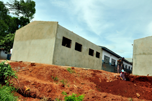 Prefeitura está ampliando e construindo novas escolas nas Aldeias de Amambai. Na foto, a obra de ampliação da Escola Municipal Mbo Eroy Guarani Kaiowá.