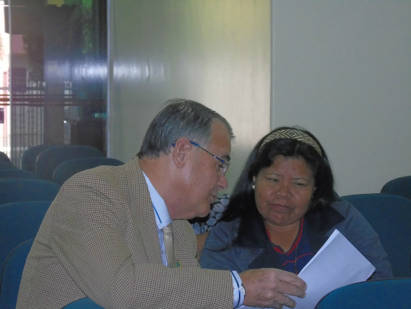 Prego apresenta projeto declarando o coral Mitã Rory como patrimônio cultural A professora indígena, Elda Vasques, esteve acompanhando a votação do projeto de lei / Foto: Assessoria
