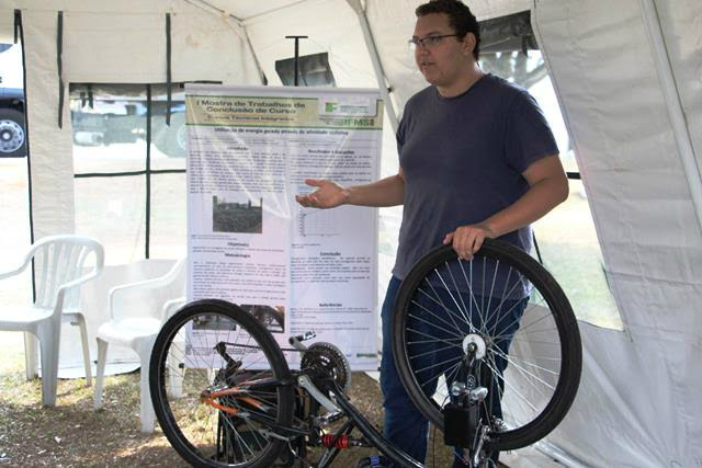 Estudantes do IFMS criam carregador de celular para bicicletas