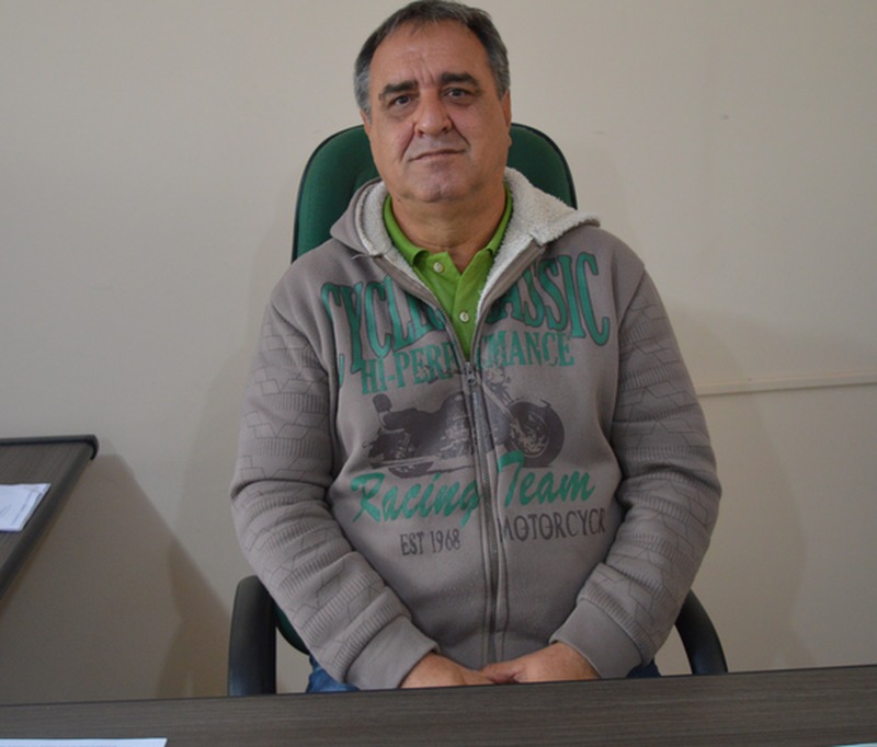 Ruas de Amambai recebem nova pintura e placas de trânsito Responsável pelo Detrat, José Luiz Karaseck / Foto: Moreira Produções