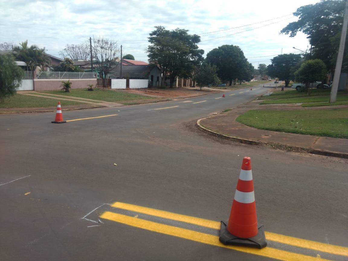 Ruas de Amambai recebem nova pintura e placas de trânsito Ruas têm recebido nova pintura / Foto: Moreira Produções