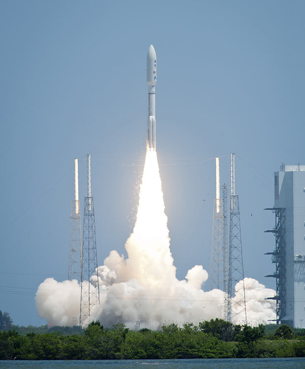 Foguete Atlas decola levando a Juno ao espaço (Foto: Nasa)