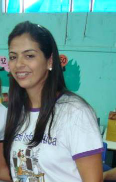 Os alunos homenagearam a professora Karla Adriana Gonçalves nominando-a como nome de turma. 
