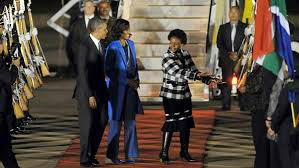 Em visita à África do Sul, Obama conversa com mulher e filhas de Mandela