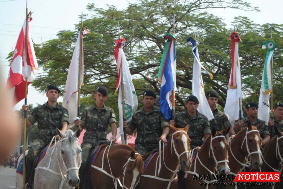 Militares do 17º Regimento de Cavalaria Mecanizado, o Regimento Solon Ribeiro, marcam presença no desfile.