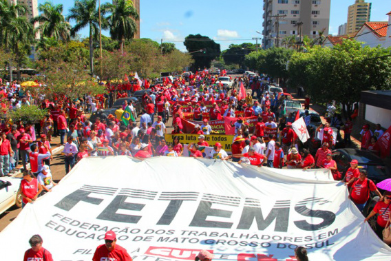 Trabalhadores e trabalhadoras ocupam as ruas de Campo Grande Movimento tem como objetivo impor o regime democrático brasileiro / Foto: Divulgação