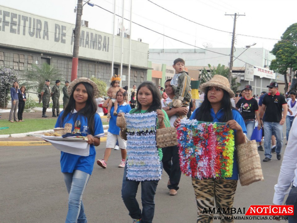 O desfile é acompanhado pelas fanfarras do 17º RC Mec e da Prefeitura Municipal.