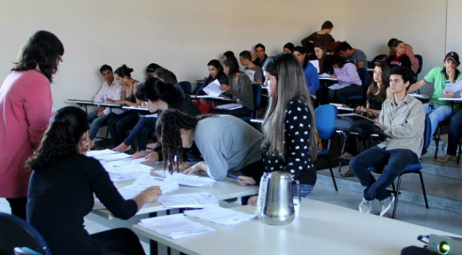 UEMS recebe acadêmicos beneficiados pelo Vale Universidade