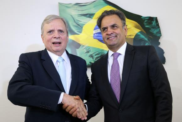 PSDB mantém Aécio afastado da presidência do partido; Tasso permanece interino O presidente licenciado do PSDB, senador Aécio Neves, anuncia que Tasso Jereissati permanecerá na presidência interina do partido / Foto: Marcelo Camargo/Agência Brasil