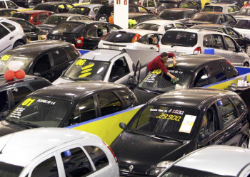 Revendedores de carros usados esperam que medidas do governo beneficiem