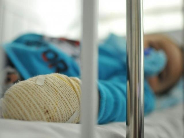 Estado perdeu 112 leitos pediátricos do SUS nos últimos oito anos Bebê internado na Santa Casa: pediatria foi a especialidade que mais perdeu leitos no estado (Foto: Alcides Neto/arquivo)
