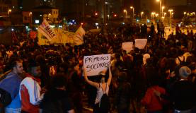 Justiça manda soltar manifestantes presos pela PM em ato contra Temer Manfiestantes foram presos em protesto neste domingoRovena Rosa/Agência Brasil