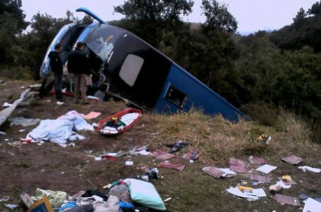 Número de mortos em acidente de ônibus no PR sobe para 10; diz polícia