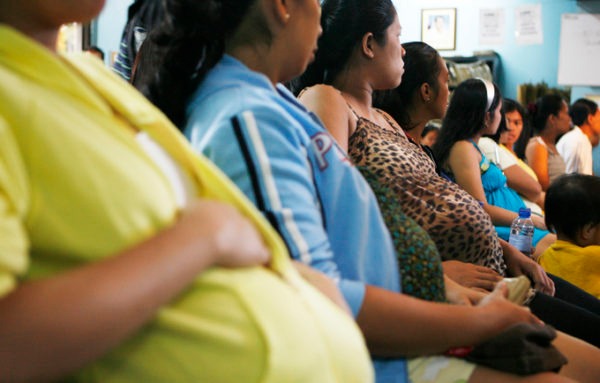 Mulheres grávidas em centro de atendimento nas Filipinas. Foto: UNFPA