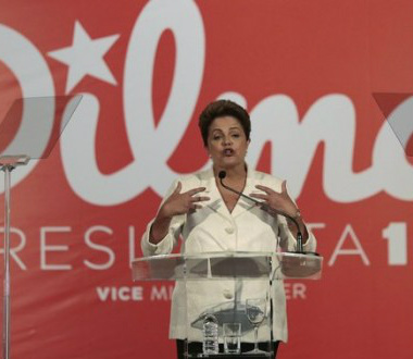 Dilma defende política do salário mínimo e critica propostas do PSDB Dilma defende política do salário mínimo e critica propostas do PSDB