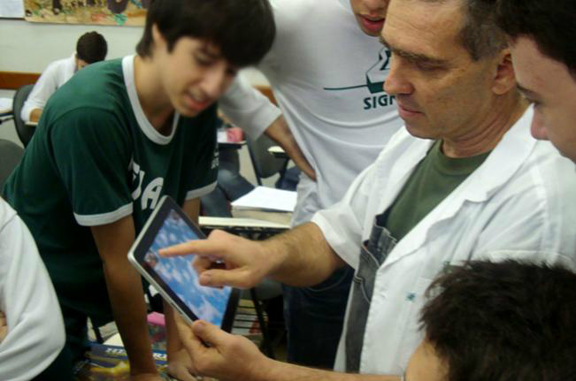 Após fracasso dos laptops, MEC quer tablets nas escolas Após fracasso dos laptops, MEC quer tablets nas escolas
