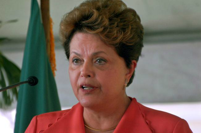Dilma anuncia redução da tropa brasileira no Haiti