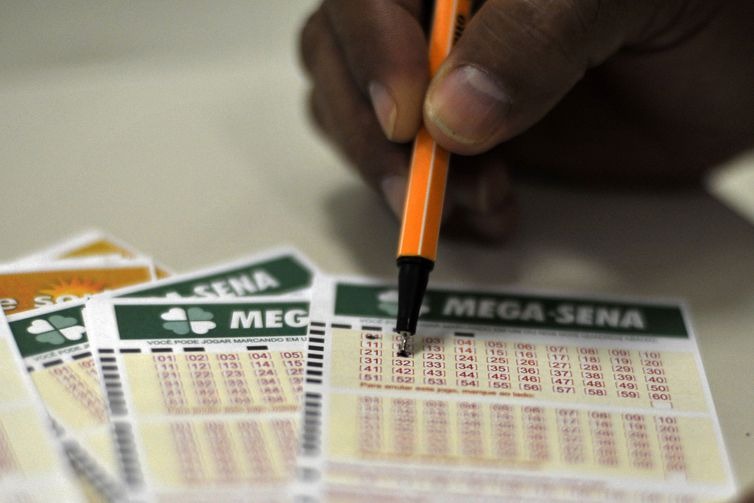 Governo estima que arrecadação com loterias chegue em 2018 a R$ 2 bilhões (Marcello Casal Jr./Arquivo/Agência Brasil)