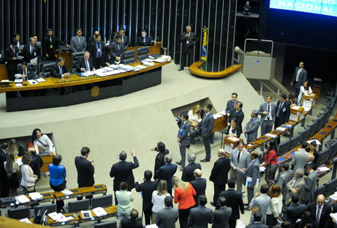Congresso faz primeira votação de vetos presidenciais com voto aberto O líder do PT no Senado, Wellington Dias (PI) disse não acreditar que o voto aberto cause constrangimento a deputados ou senadores