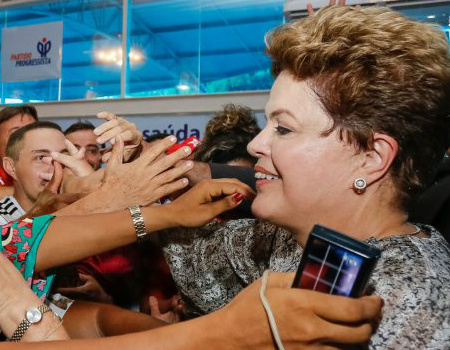 Tracking do PT: empate com Aécio 46% e Dilma 43% Tracking do PT: empate com Aécio 46% e Dilma 43%