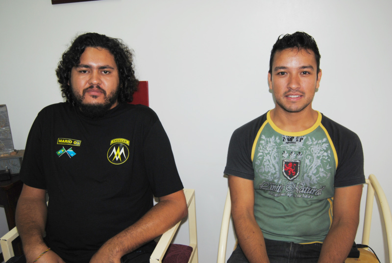 Casa da Sopa Vovó Anástacia pede colaboração para este Dia das Crianças Mario Fernandes e Tiago Dutra, membros da equipe que prepara a sopa.