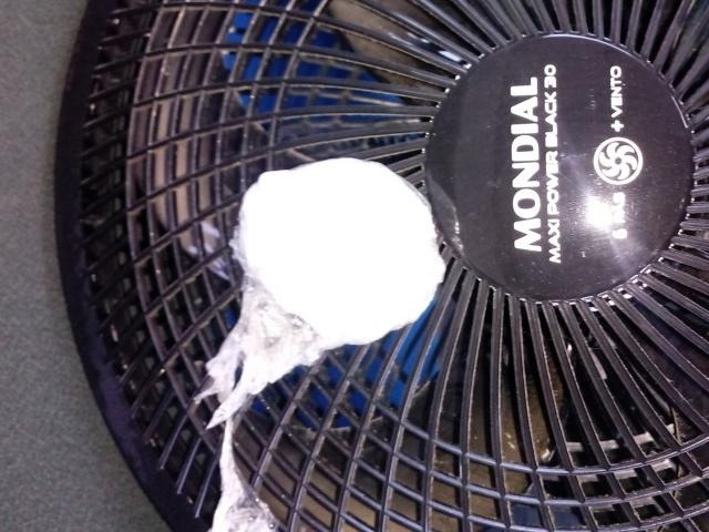 Droga estava escondida no ventilador. (Foto: Divulgação/PMA)