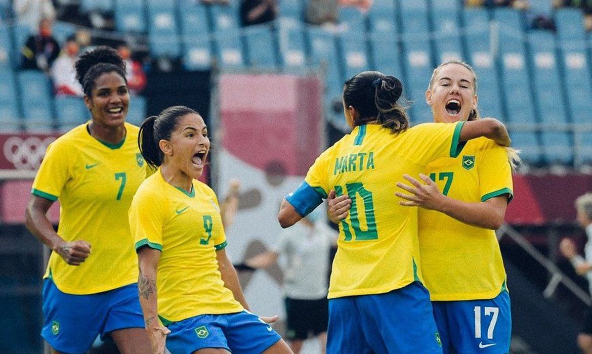 Seleção feminina goleia China na estreia do Brasil na Olímpiada Foto: CBF