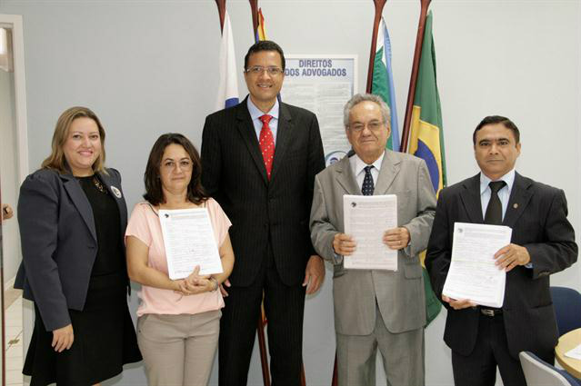 Reforma Política: OAB/MS recebe assinaturas coletadas no interior do Estado Reforma Política: OAB/MS recebe assinaturas coletadas no interior do Estado