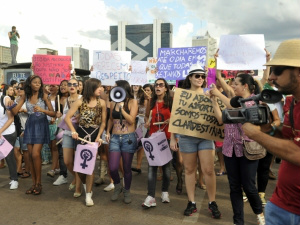 Brasilienses protestam por liberdade feminina na Marcha das Vadias Brasilienses protestam por liberdade feminina na Marcha das Vadias